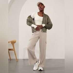 Athleta Venice Cargo Wide Leg Pant. Feather Large New without tags